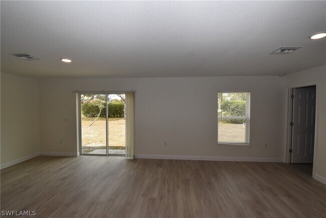 Building Photo - 1791 Pierpoint St