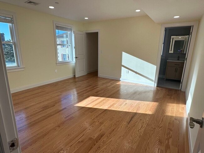 Building Photo - 60 Linden Ave
