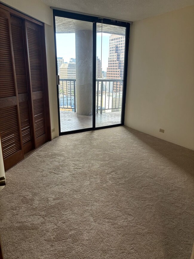 Building Photo - Honolulu Tower - 2 Bdrm/2 Bath/1 Prkg (Chi...