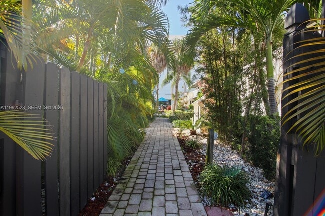 Building Photo - 1440 SE 15th St