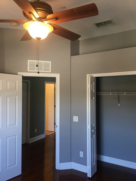 Building Photo - 7433 Terrace River Dr