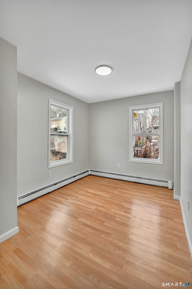 Building Photo - 124 Central Ave