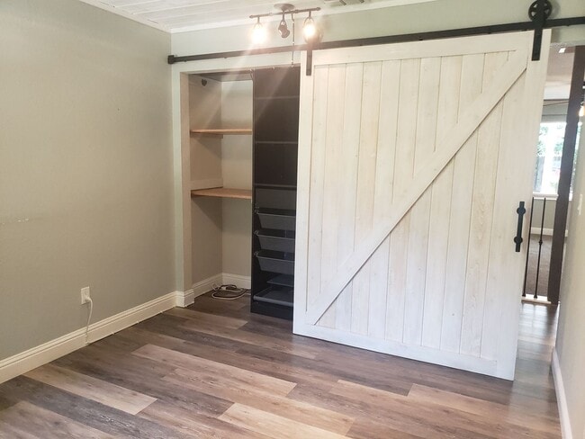 Building Photo - Beautifully Updated Single Level