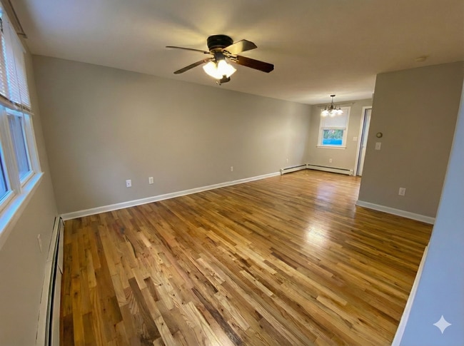 Primary Photo - 144 E Main St