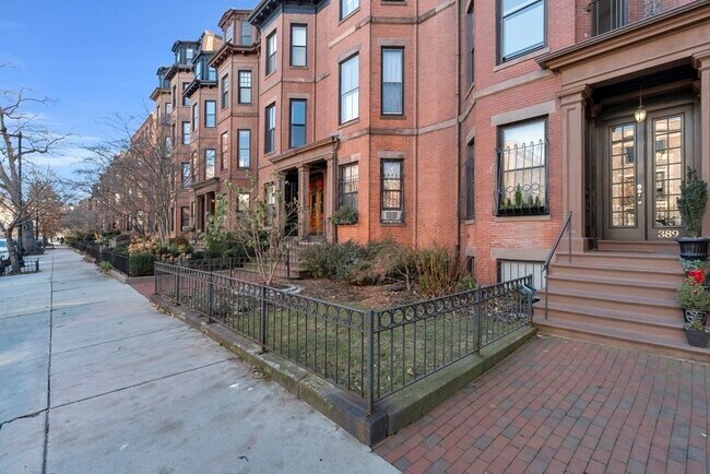 Building Photo - 389 Beacon St