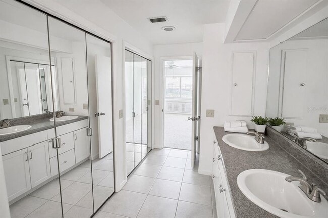 Building Photo - 3442 N Tamarisk Ave