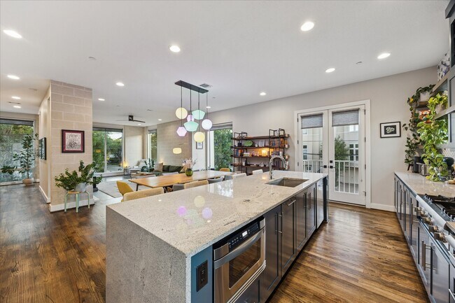 Building Photo - 1822 Morse St