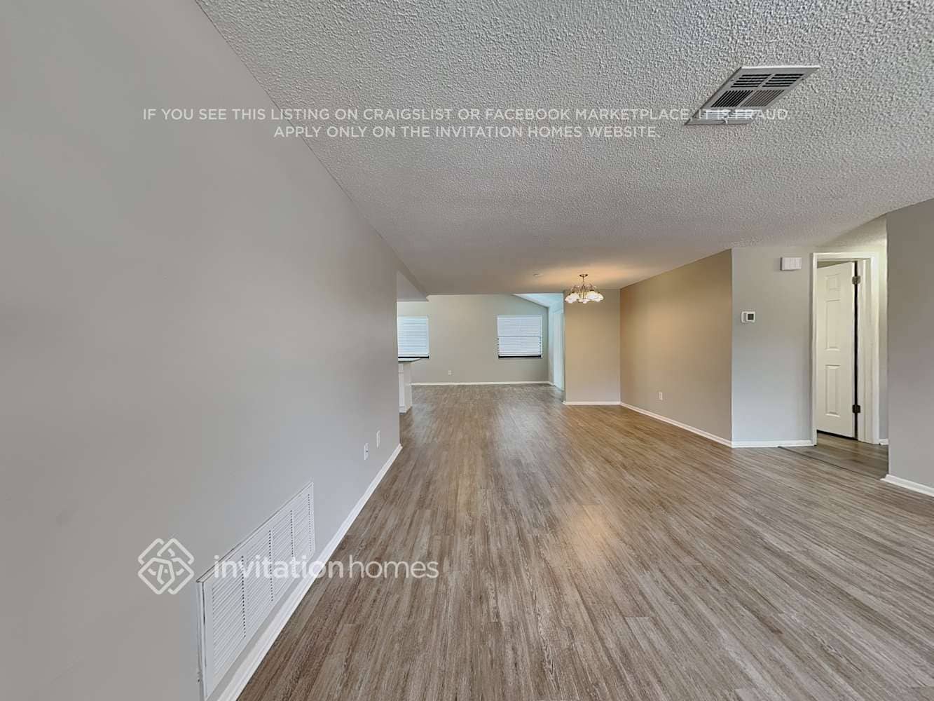 Building Photo - 16033 Villa Dr