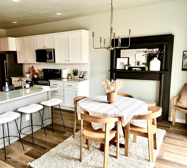 Building Photo - 3 Bedroom 2.5 Bath w/Community Pool AVAILA...