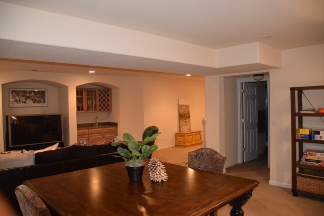 Building Photo - 9805 S Iris Ct