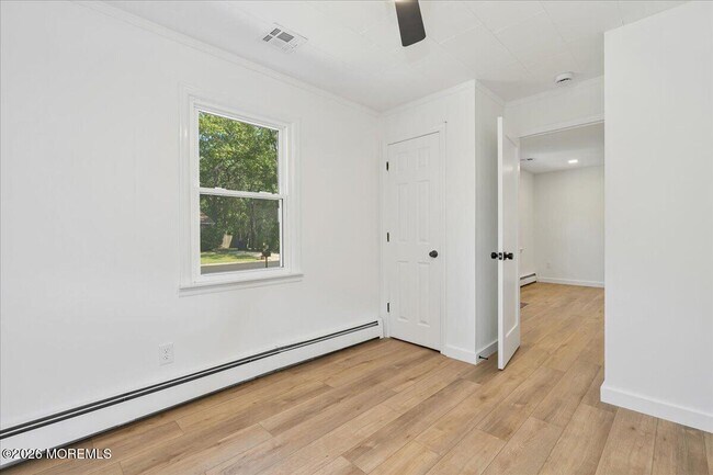 Building Photo - 501 Azalea Dr
