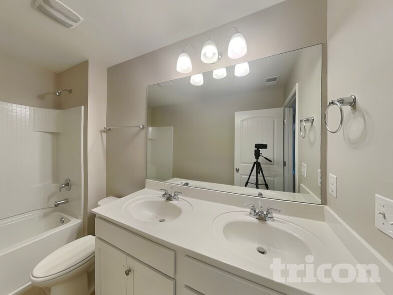 Building Photo - 752 Prominence Rd