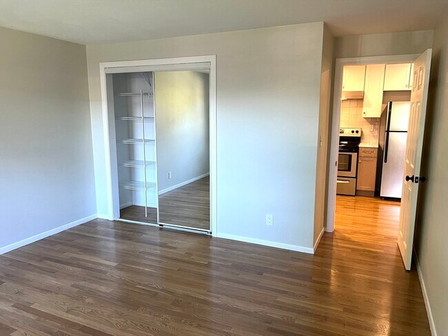 Building Photo - 4 Tara Dr