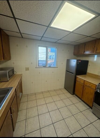 Building Photo - 337 Columbia St