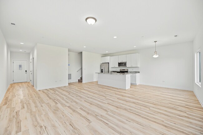 Building Photo - 1215 Gillespie Ln