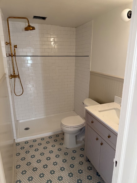 Building Photo - 50 Academy