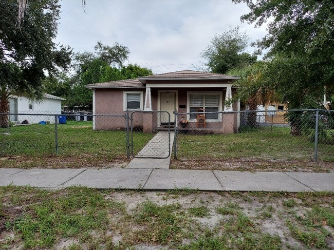 Building Photo - 1000 13th Ave S