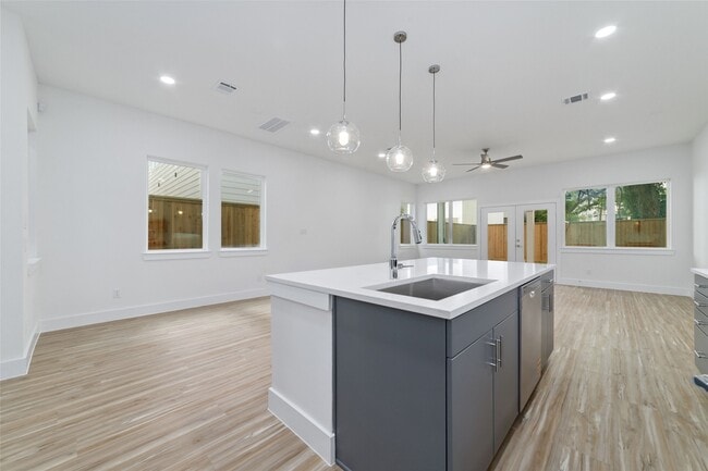 Building Photo - 2109 Holman St