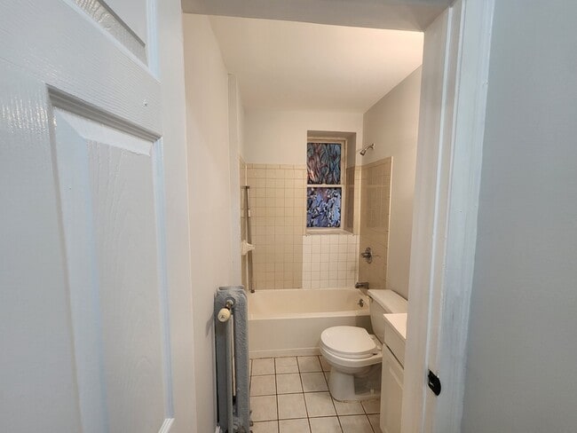 Building Photo - 210 Main St