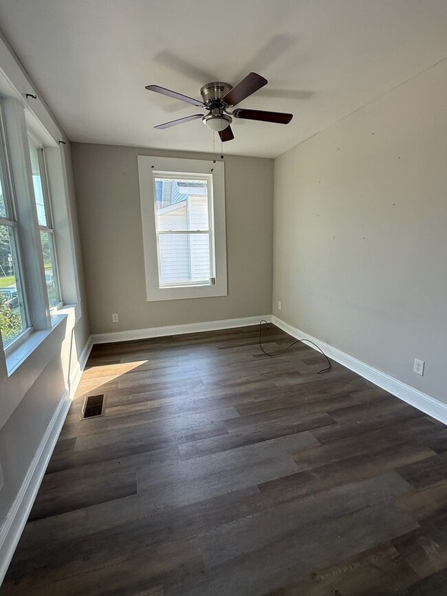 Building Photo - 4 Poplar St