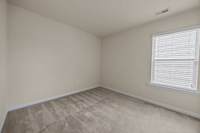 Building Photo - 4320 Lyman Ave