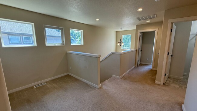 Building Photo - Beautiful 4-Bedroom Home for Lease in the ...