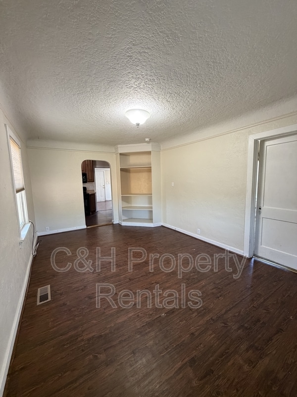 Building Photo - 1230 Broadwater Ave