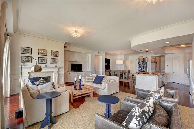 Building Photo - 10 Marina Dr