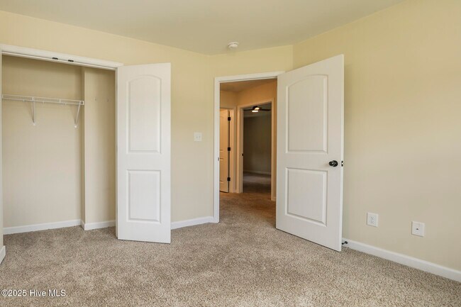 Building Photo - 304 Windward Landing