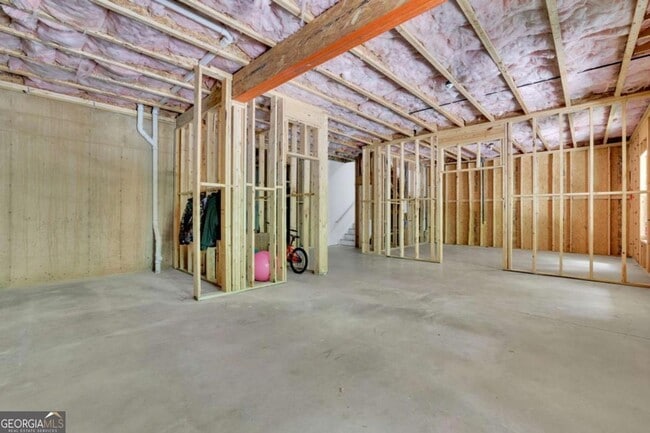 Building Photo - 6181 Shoreland Cir