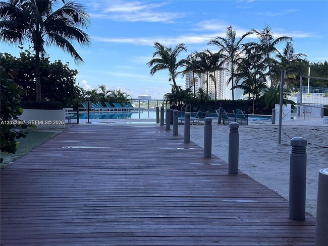 Building Photo - 888 Biscayne Blvd
