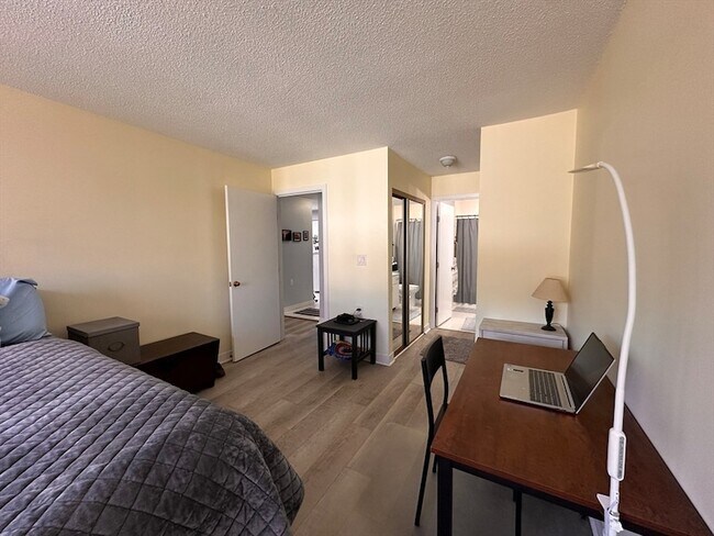 Building Photo - 100 Rosemary Way