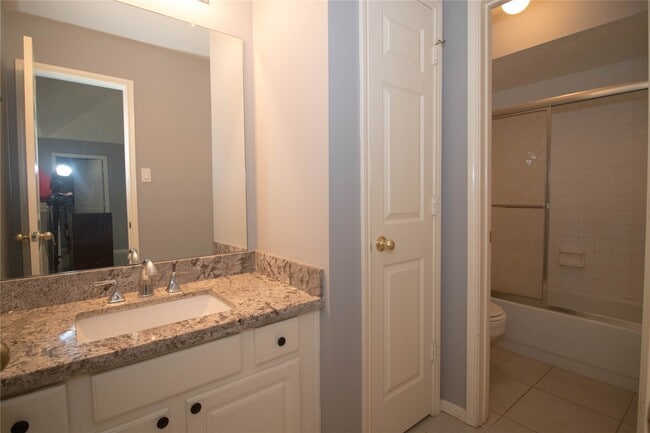 Building Photo - 310 Cheddington Dr