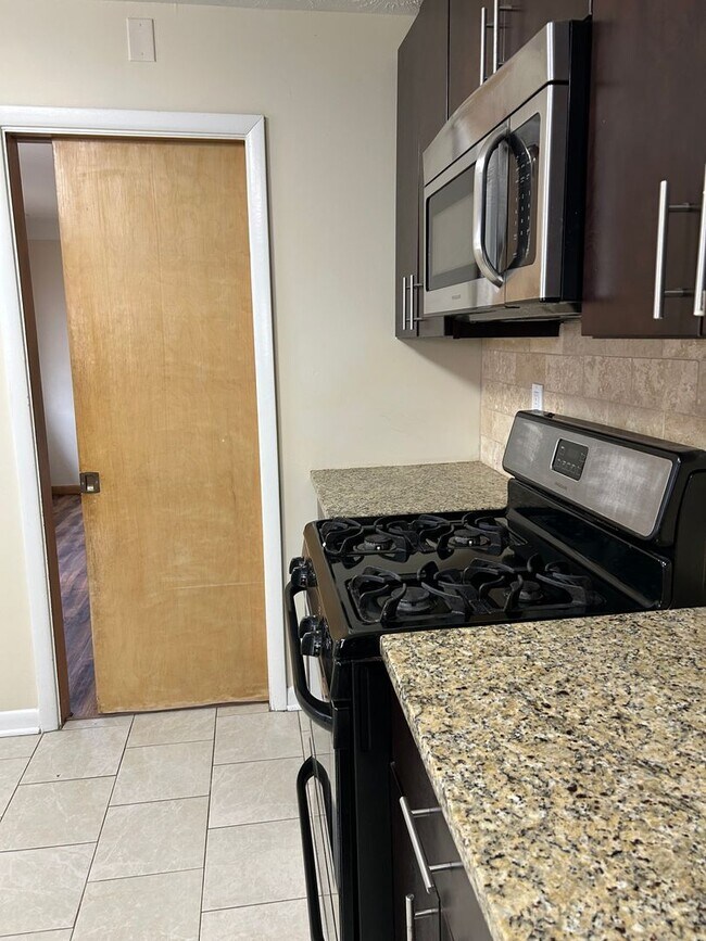 Building Photo - Brick Ranch for Rent in Highland  HTS close to the freeway