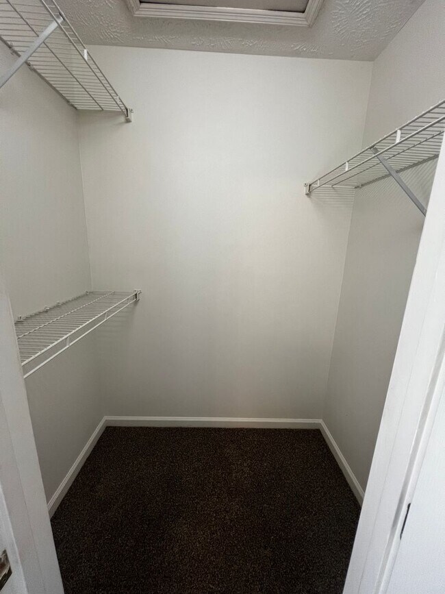 Building Photo - 1016 Ancestry Dr