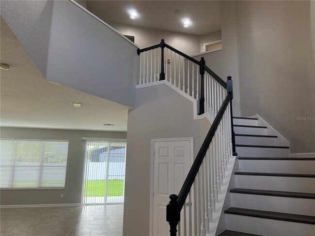 Building Photo - 1124 Brant Point