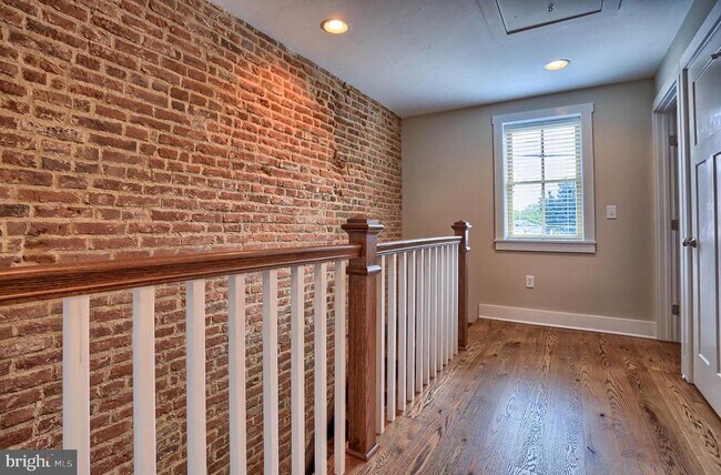 Building Photo - 234 N Stratton St