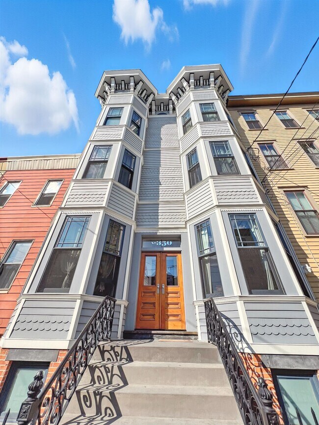 Building Photo - 350 8th St