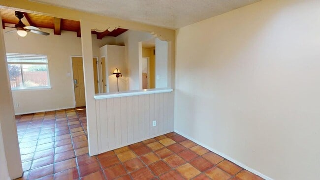 Building Photo - Sweet 3 bedroom