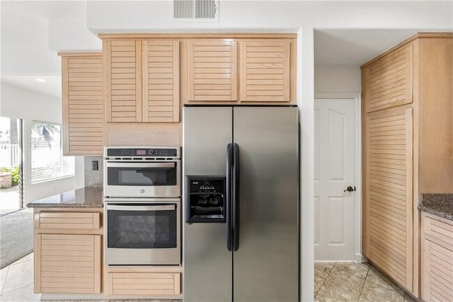 Building Photo - 5824 Spinnaker Bay Dr