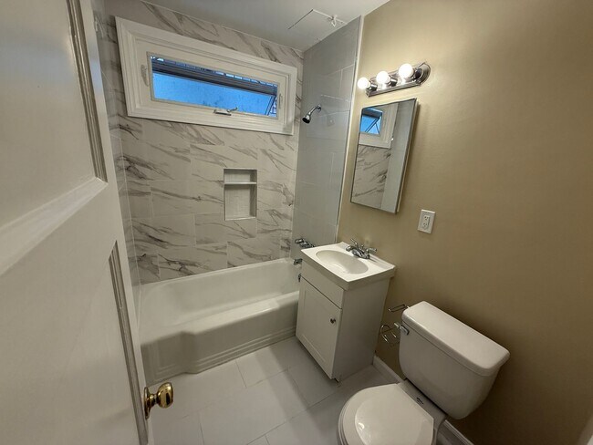 Building Photo - Charming One-Bedroom Apartment | South of the Blvd – Sherman Oaks