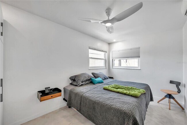 Building Photo - 224 6th Ave N