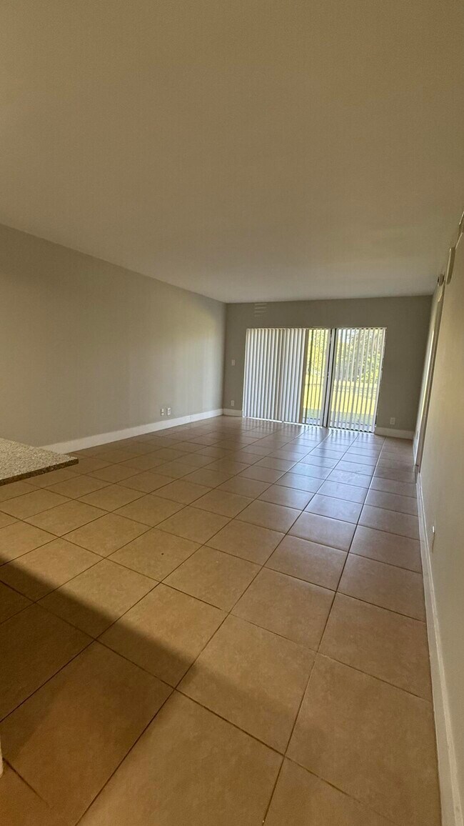 Building Photo - 4837 Arjaro Dr