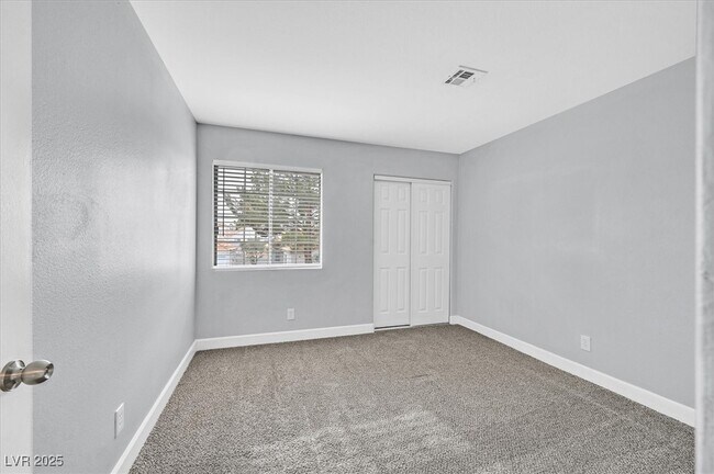 Building Photo - 262 Westwind Rd