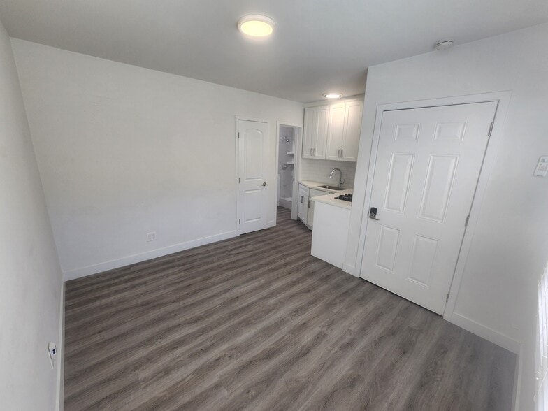 Building Photo - 383 Harvey Dr