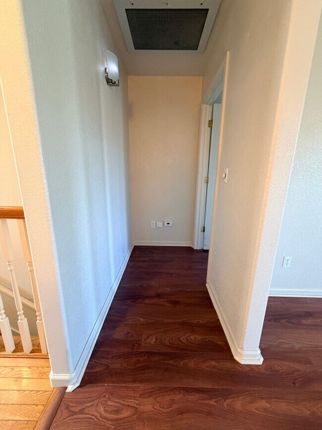 Building Photo - Beautiful Lakefront Home in the Vineyard! 55+ community