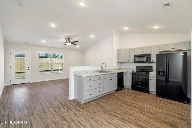 Building Photo - 7351 Green Estates Way