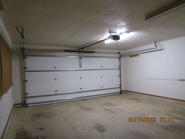 Building Photo - Great Home Located on the Eastside/Sungate...
