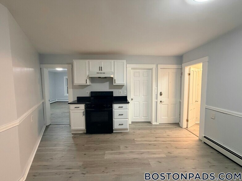 Building Photo - 32 Worcester St