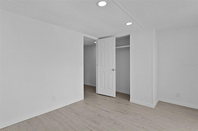 Building Photo - 33514 Luana Ct